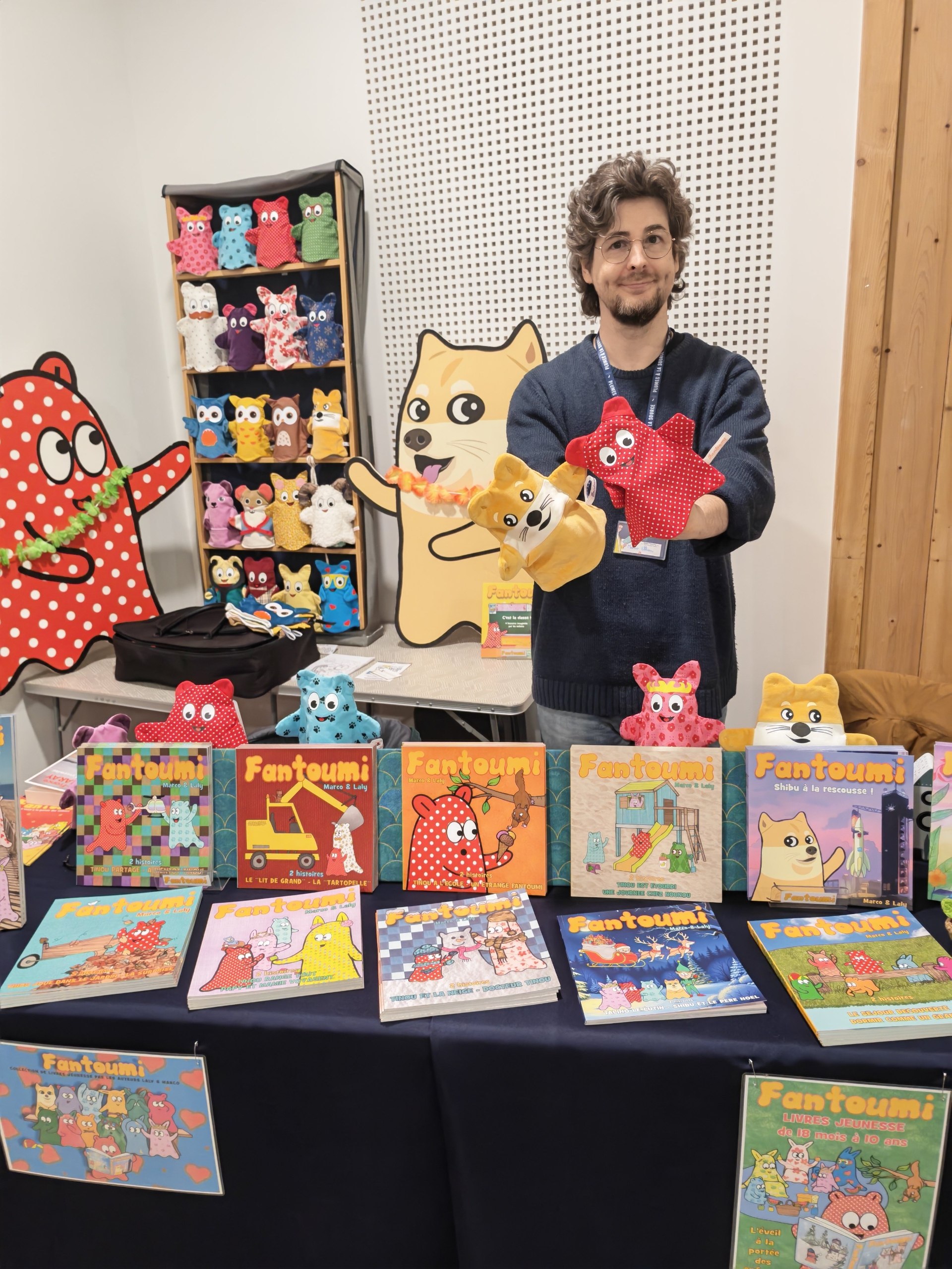 Fantoumi with his Shibu puppets and books at a market